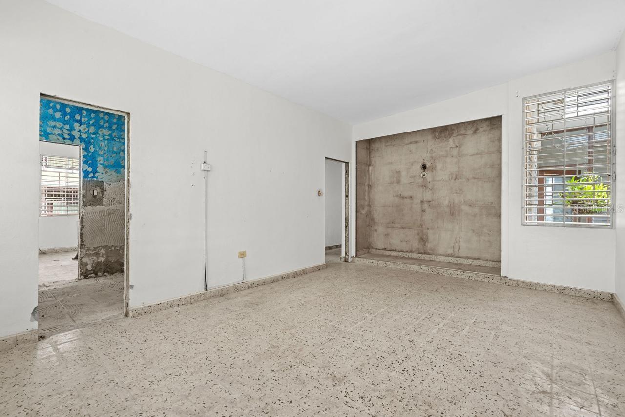 465 AVENIDA SAGRADO CORAZON