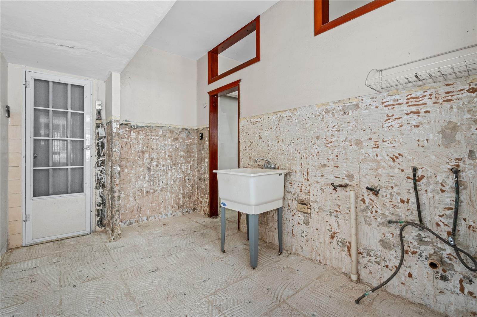465 AVENIDA SAGRADO CORAZON