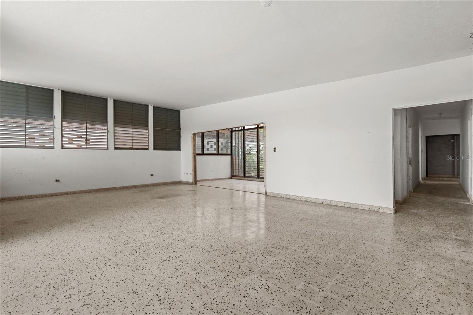 465 AVENIDA SAGRADO CORAZON