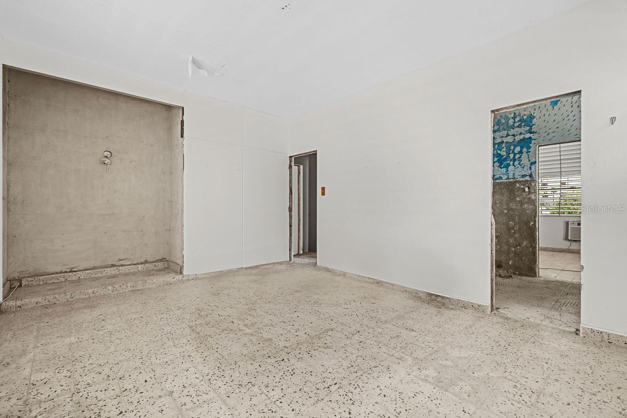 465 AVENIDA SAGRADO CORAZON