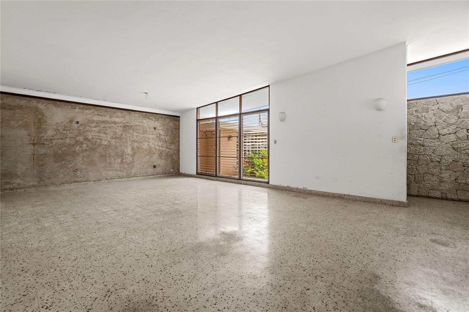 465 AVENIDA SAGRADO CORAZON