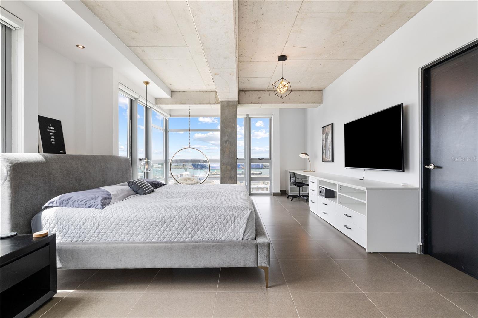 404 DE LA CONSTITUCION AVE #305