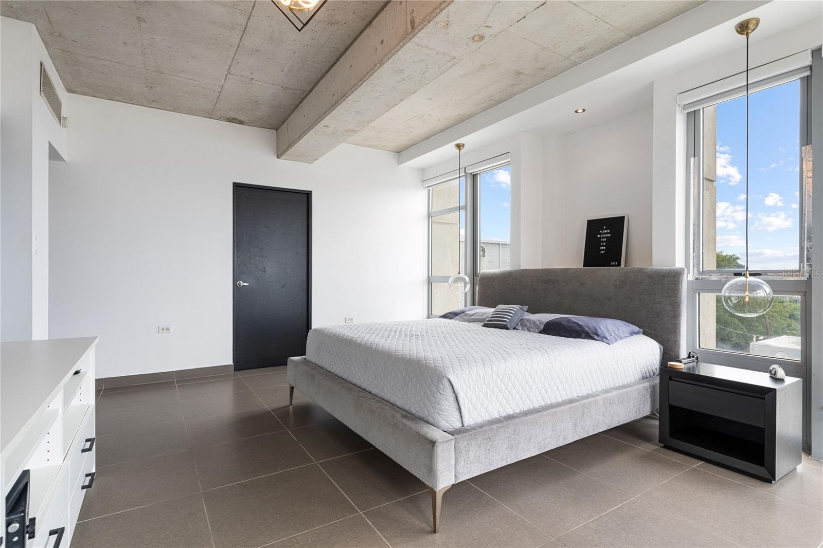 404 DE LA CONSTITUCION AVE #305