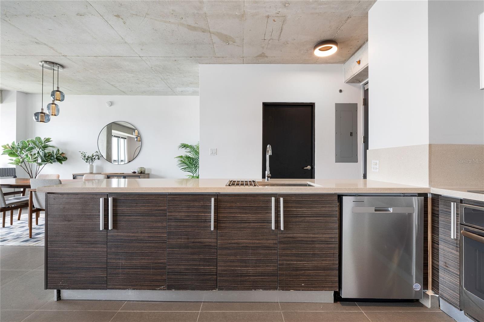 404 DE LA CONSTITUCION AVE #305