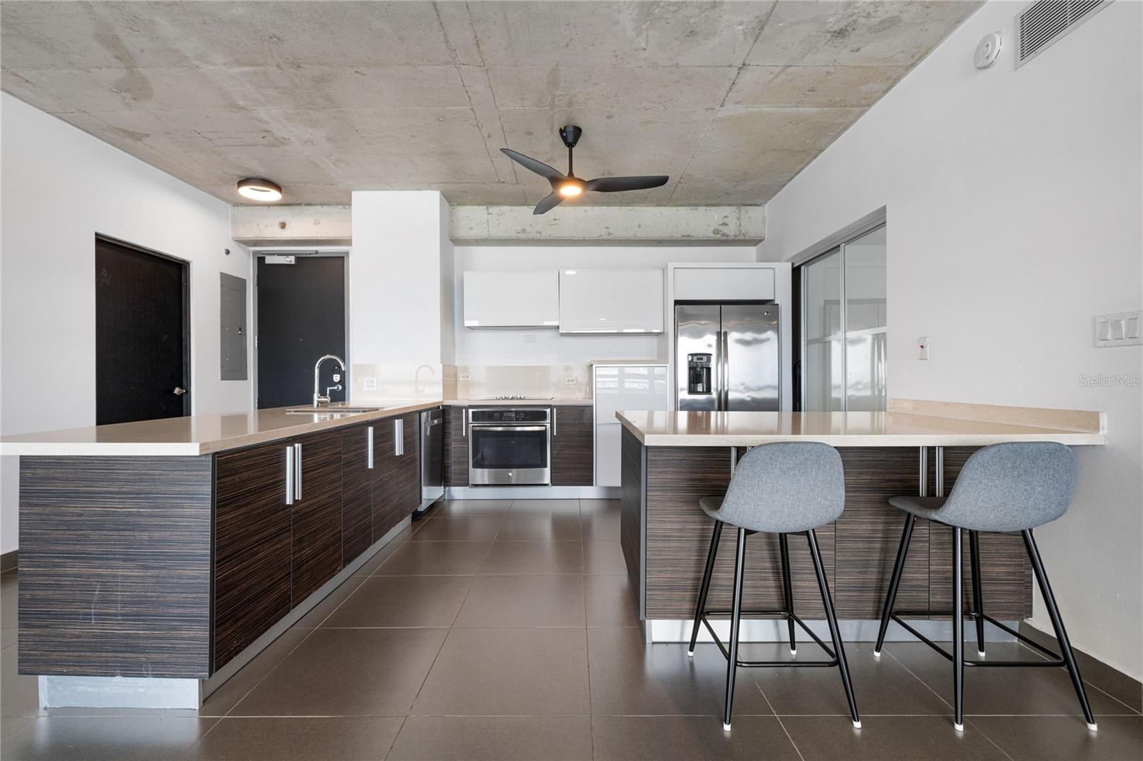 404 DE LA CONSTITUCION AVE #305