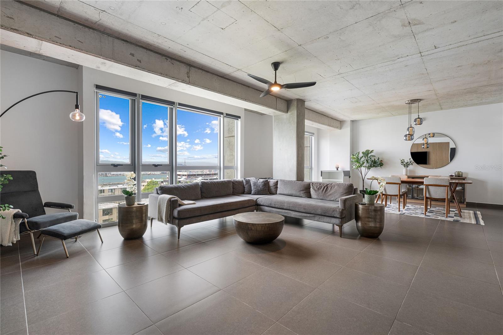 404 DE LA CONSTITUCION AVE #305