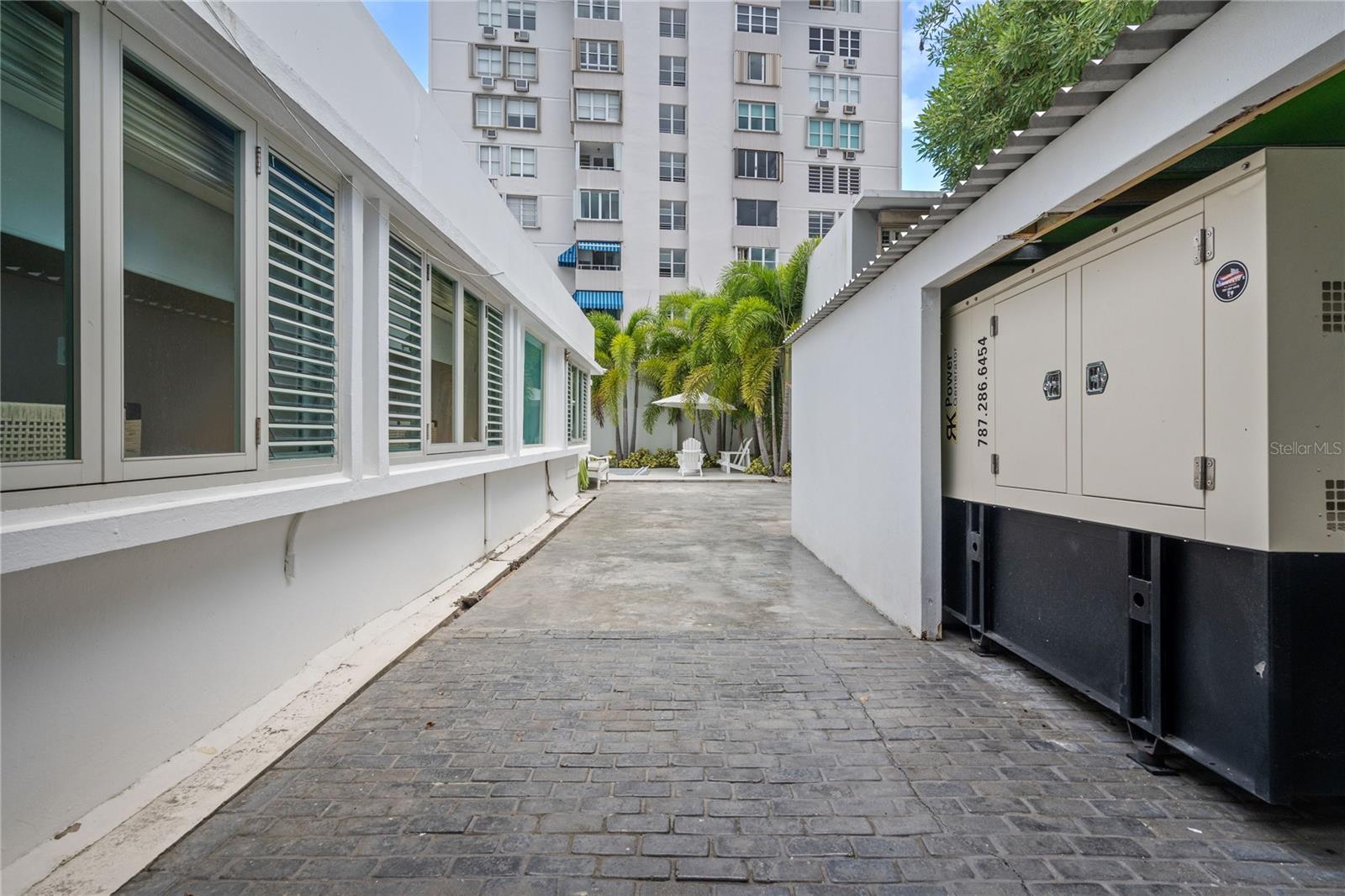 1215 CALLE LUCHETTI