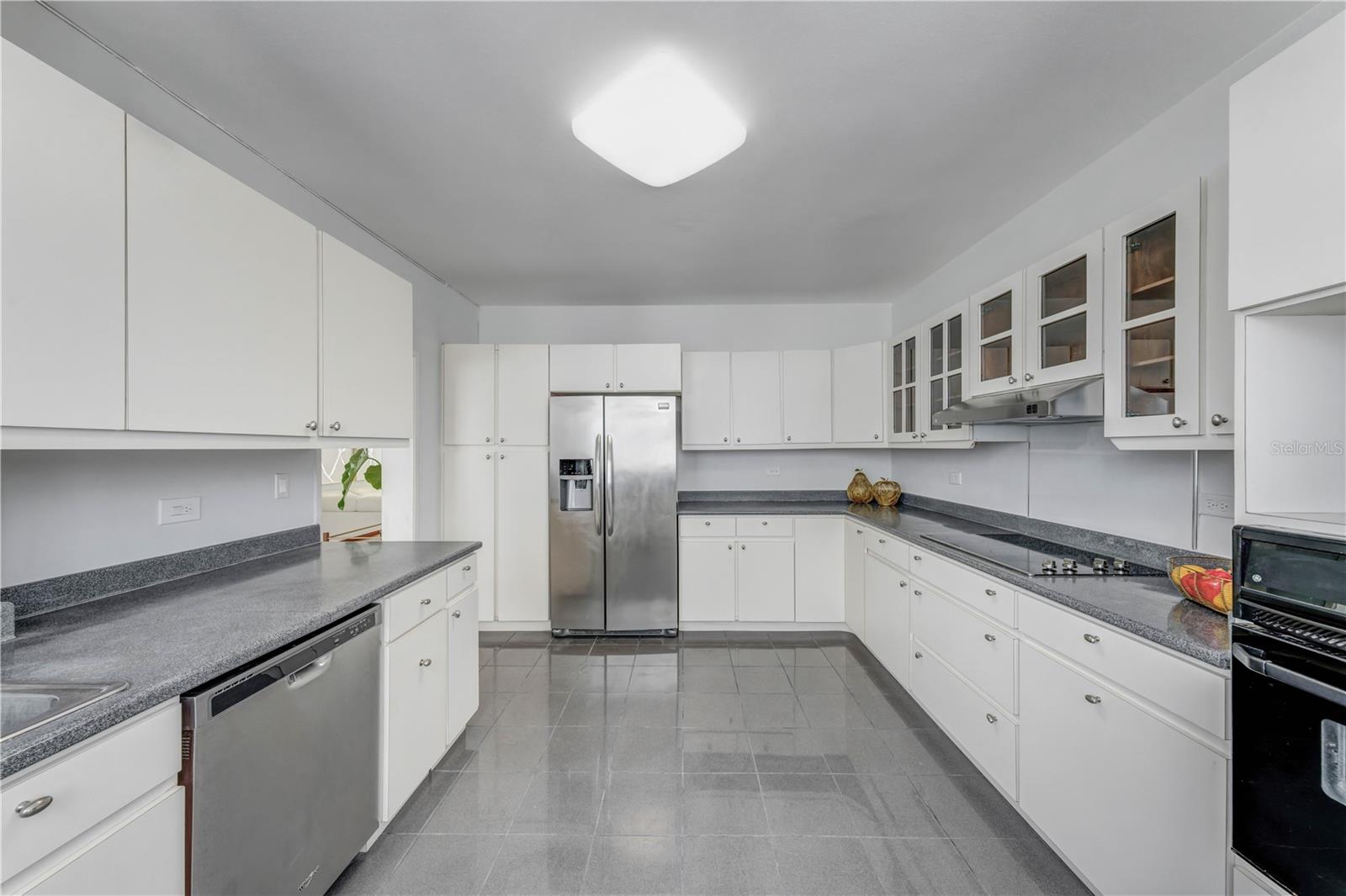 1501 ASHFORD AVE #10B