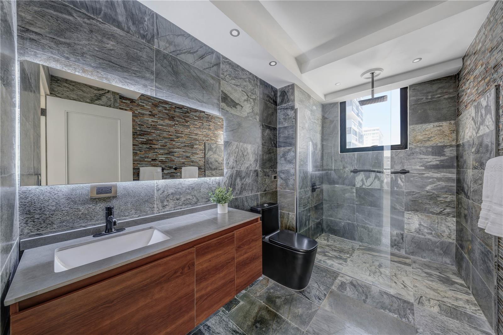 1501 ASHFORD AVE #10B