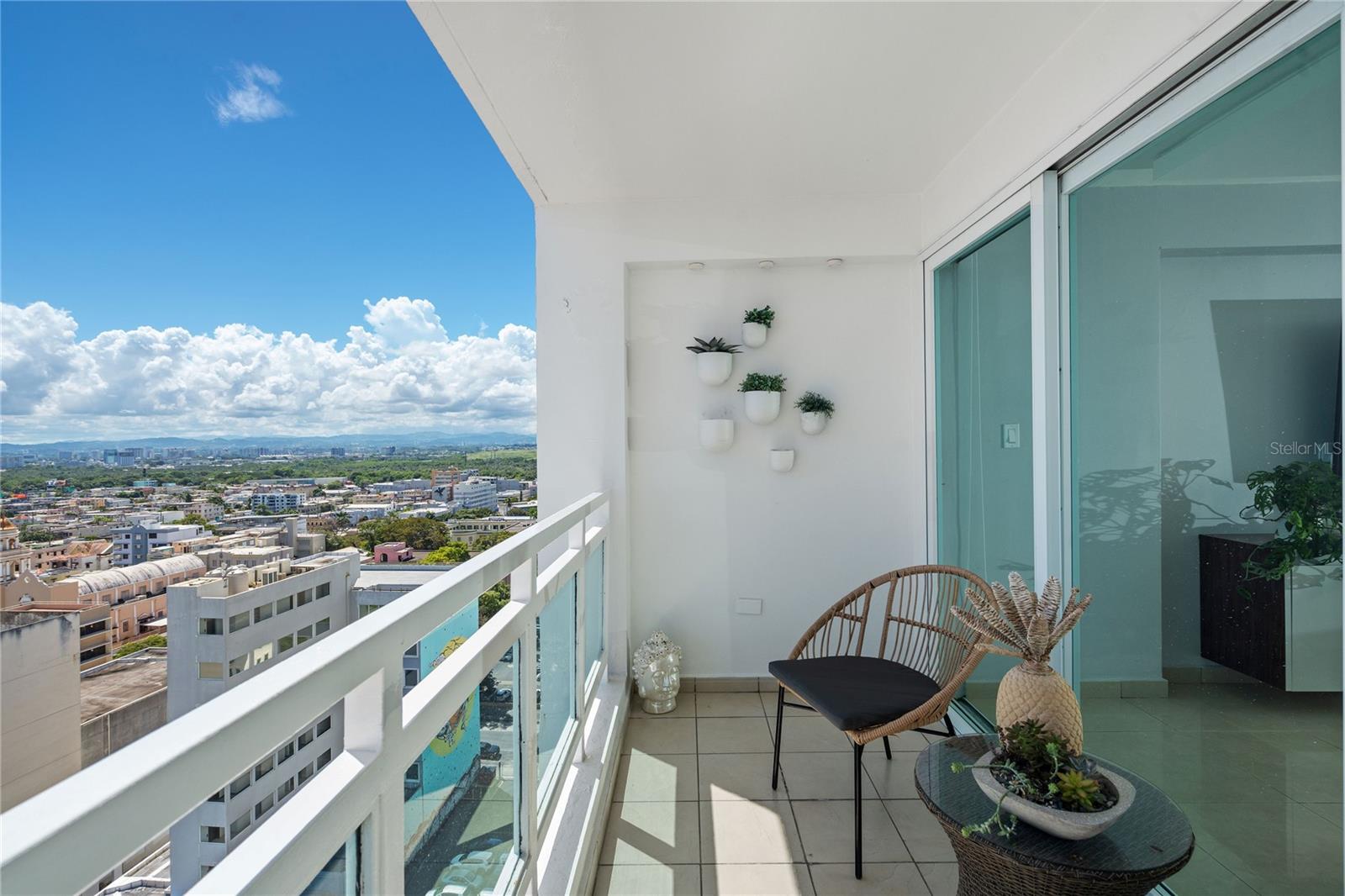 Metro Plaza Towers 305 VILLAMIL ST #1703