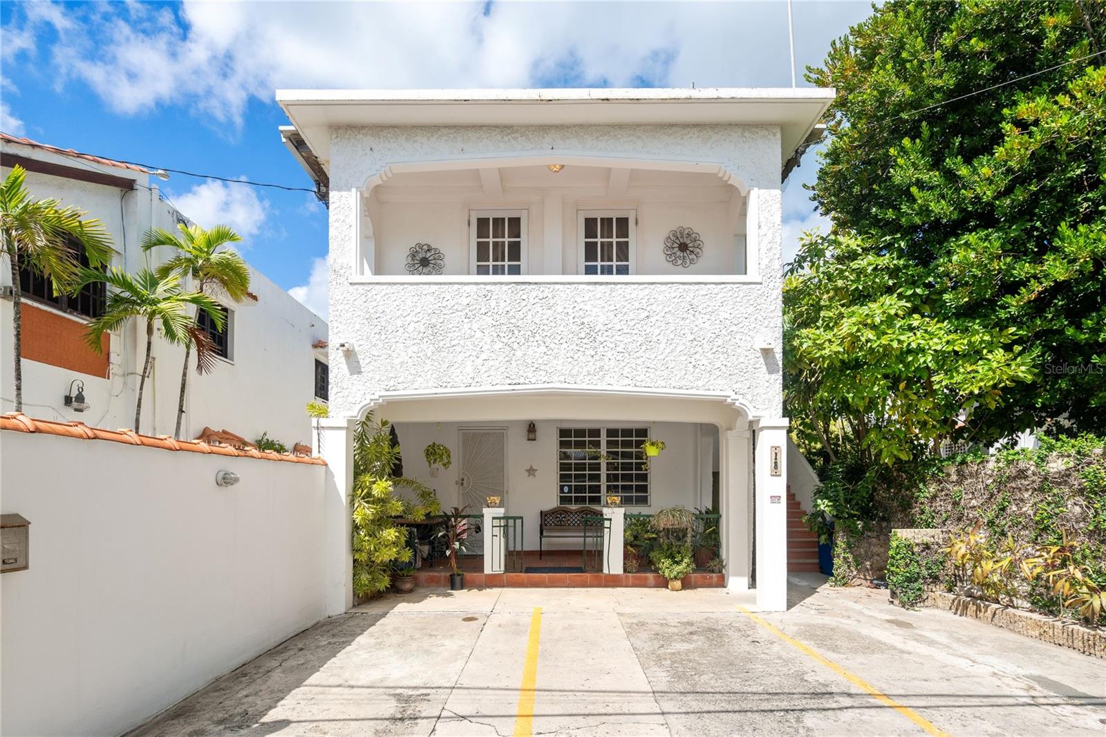 18 & 20 CALLE YARDLEY PLACE