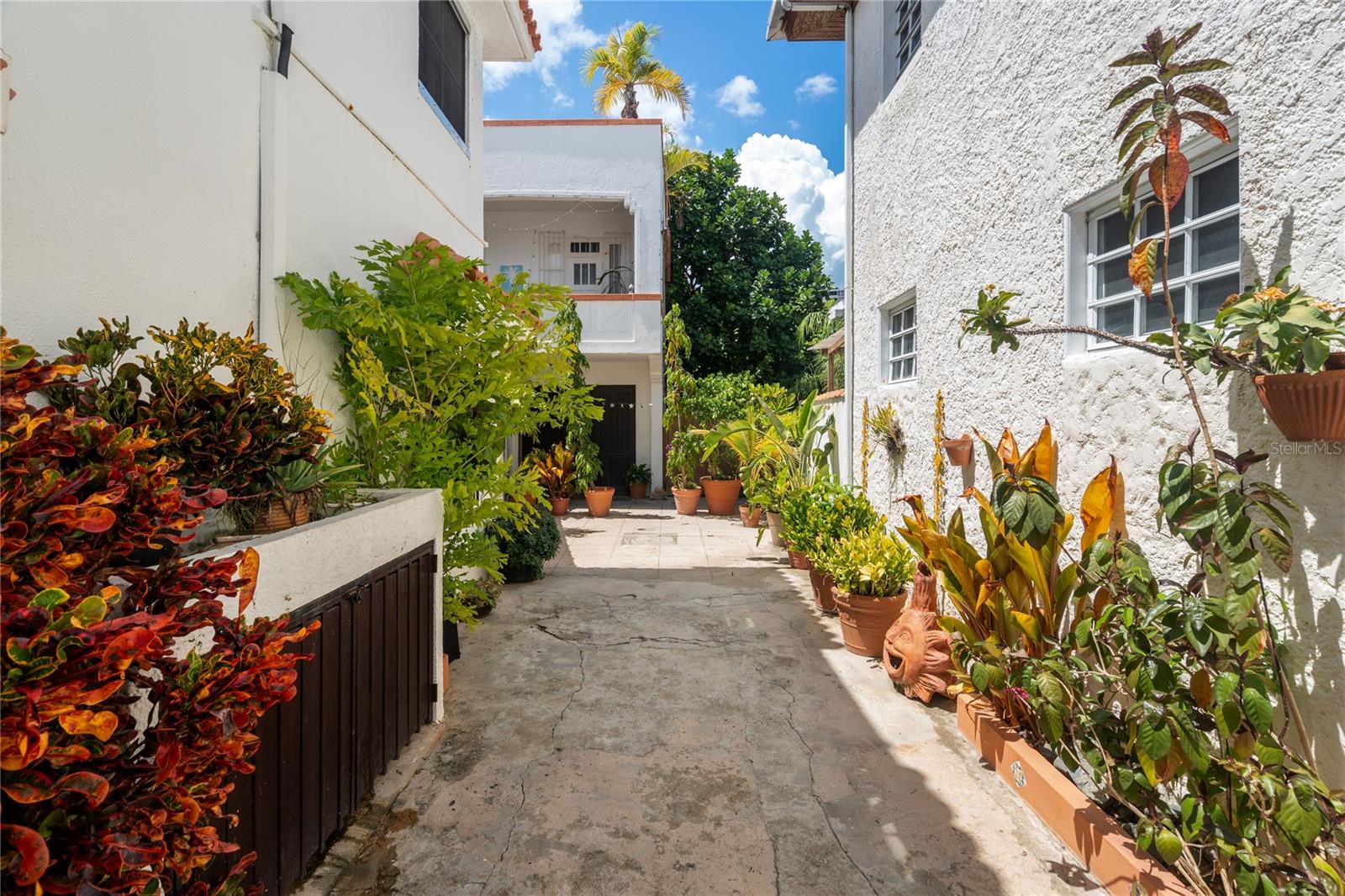 18 & 20 CALLE YARDLEY PLACE