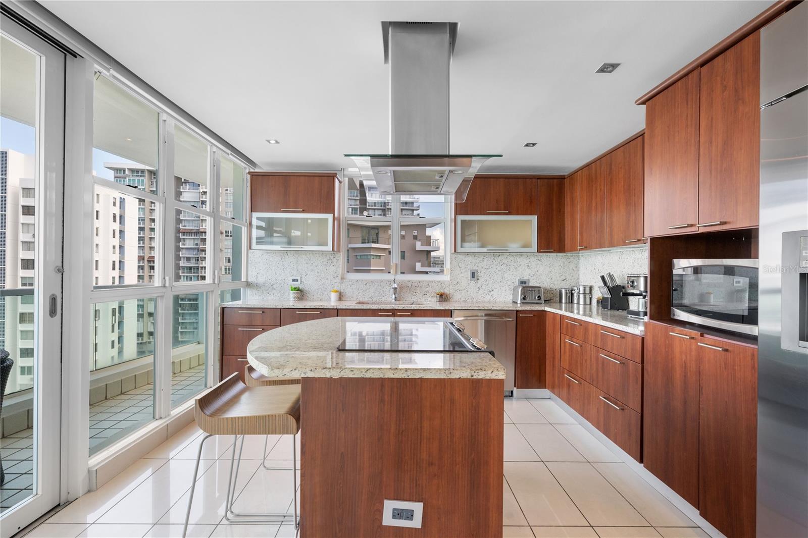 5575 AVENIDA ISLA VERDE #904