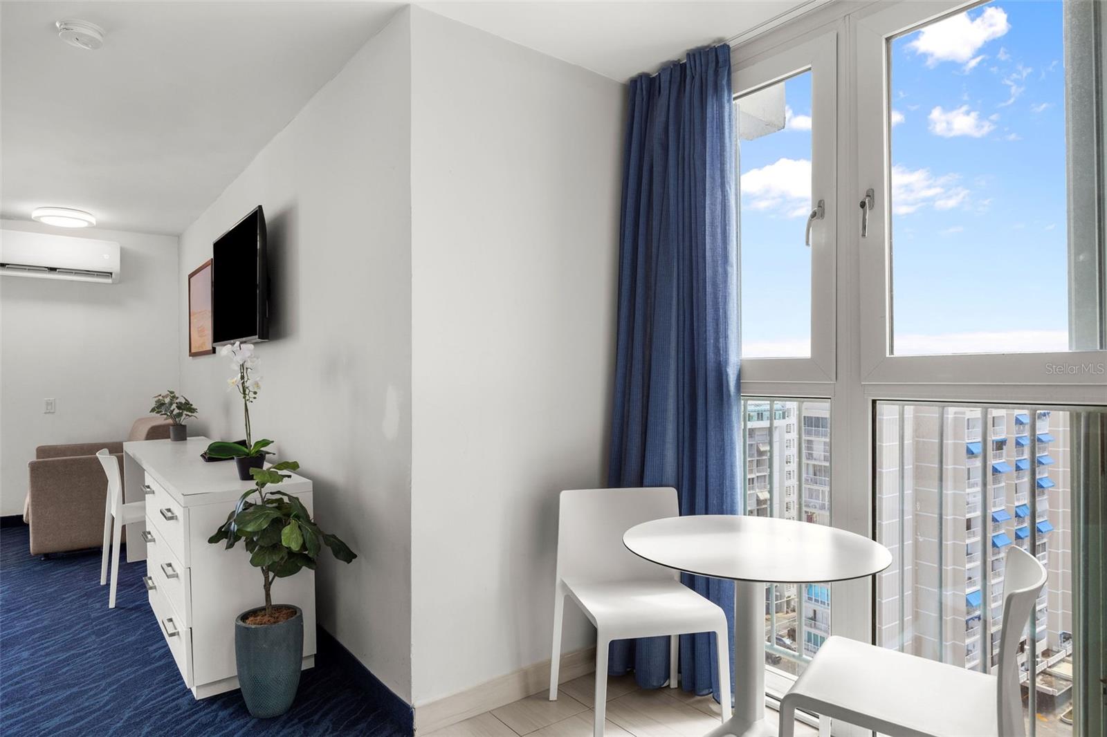 6165 ISLA VERDE AVE. #1450