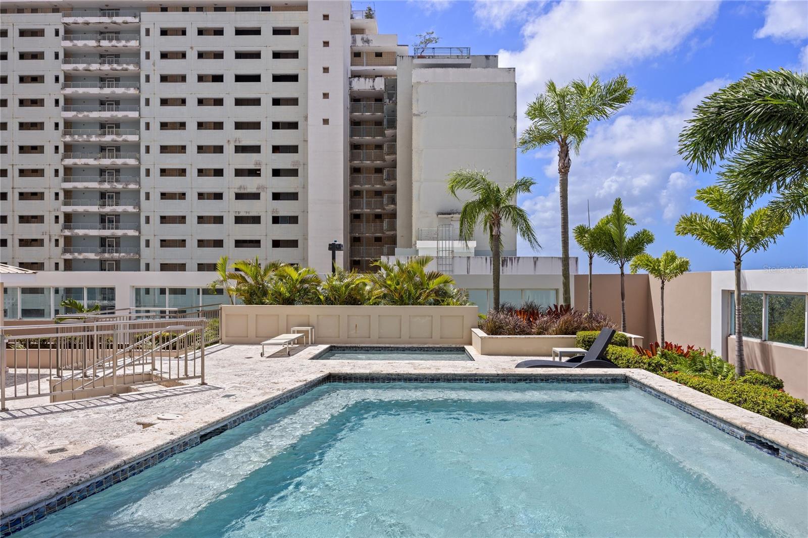 576 AVE. ARTERIAL B, COLISEUM TOWER #809
