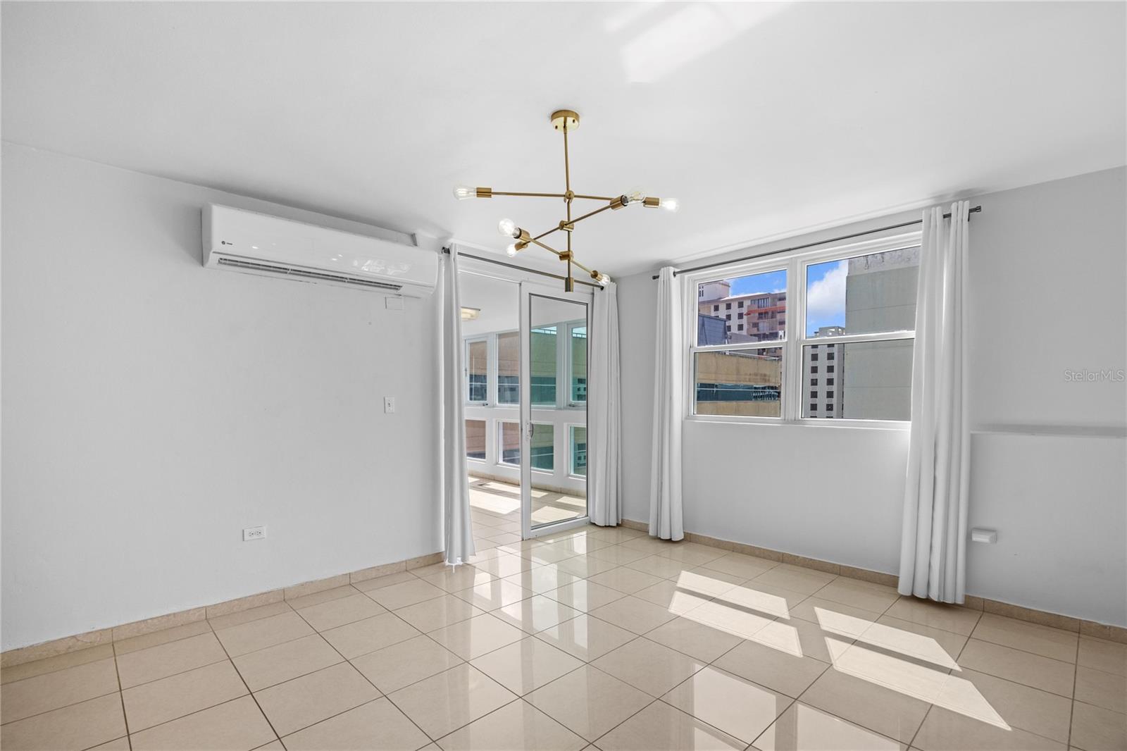 576 AVE. ARTERIAL B, COLISEUM TOWER #809