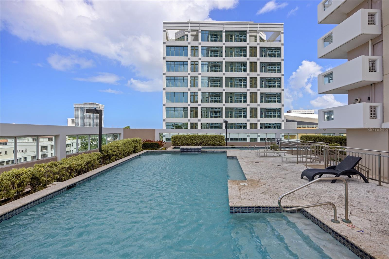 576 AVE. ARTERIAL B, COLISEUM TOWER #809