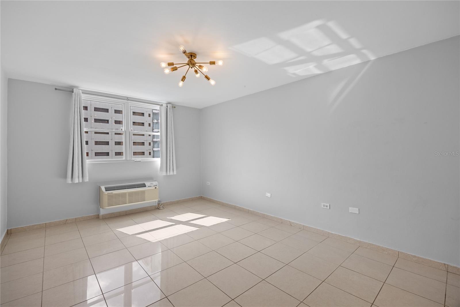 576 AVE. ARTERIAL B, COLISEUM TOWER #809