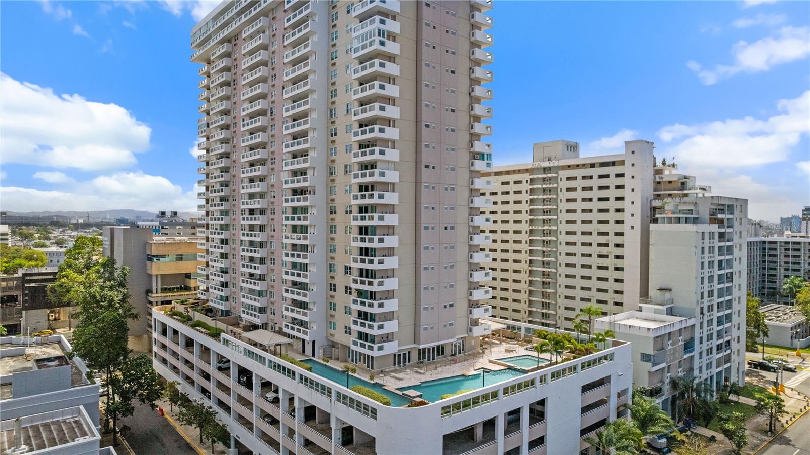 576 AVE. ARTERIAL B, COLISEUM TOWER #809
