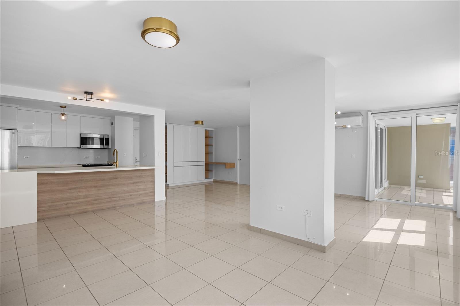 576 AVE. ARTERIAL B, COLISEUM TOWER #809