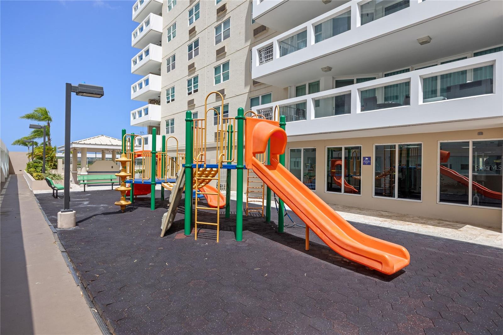 576 AVE. ARTERIAL B, COLISEUM TOWER #809