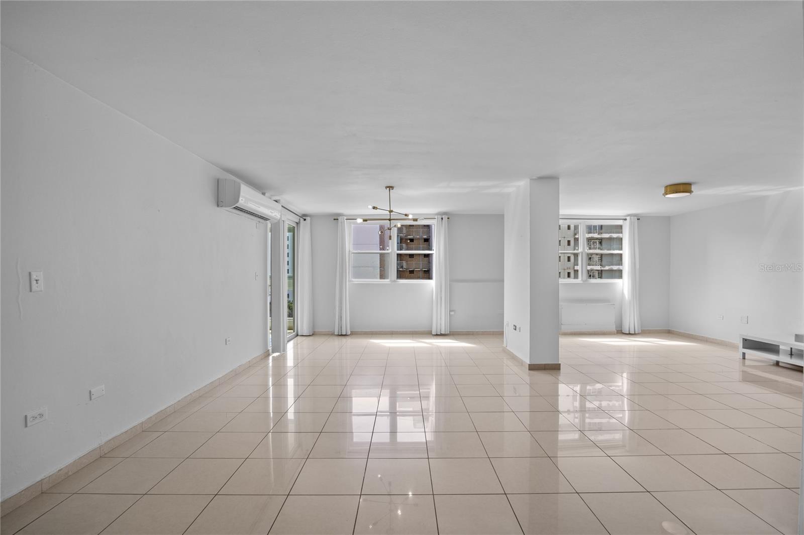 576 AVE. ARTERIAL B, COLISEUM TOWER #809