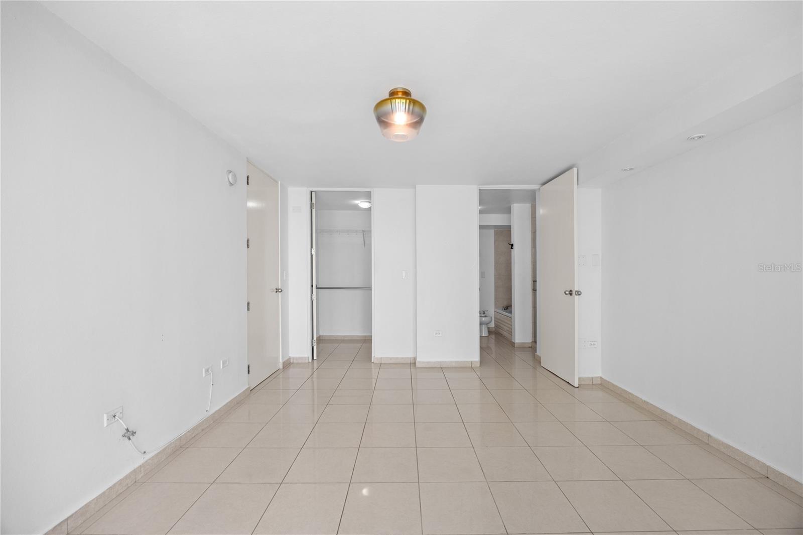 576 AVE. ARTERIAL B, COLISEUM TOWER #809
