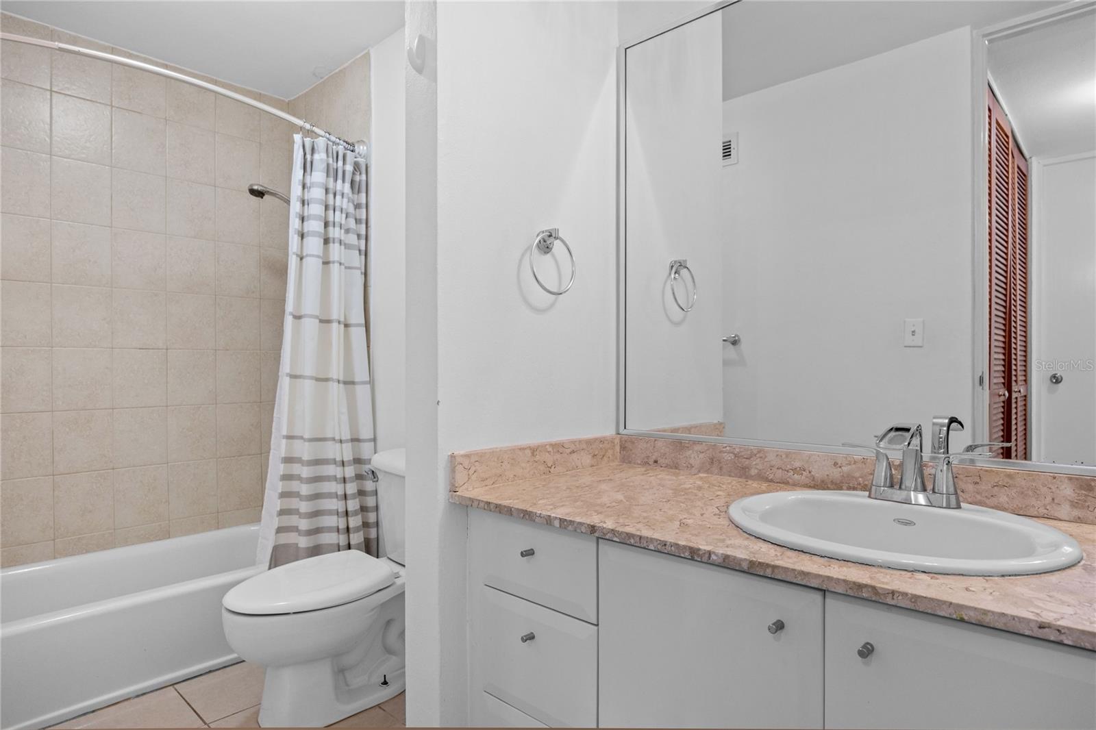 576 AVE. ARTERIAL B, COLISEUM TOWER #809