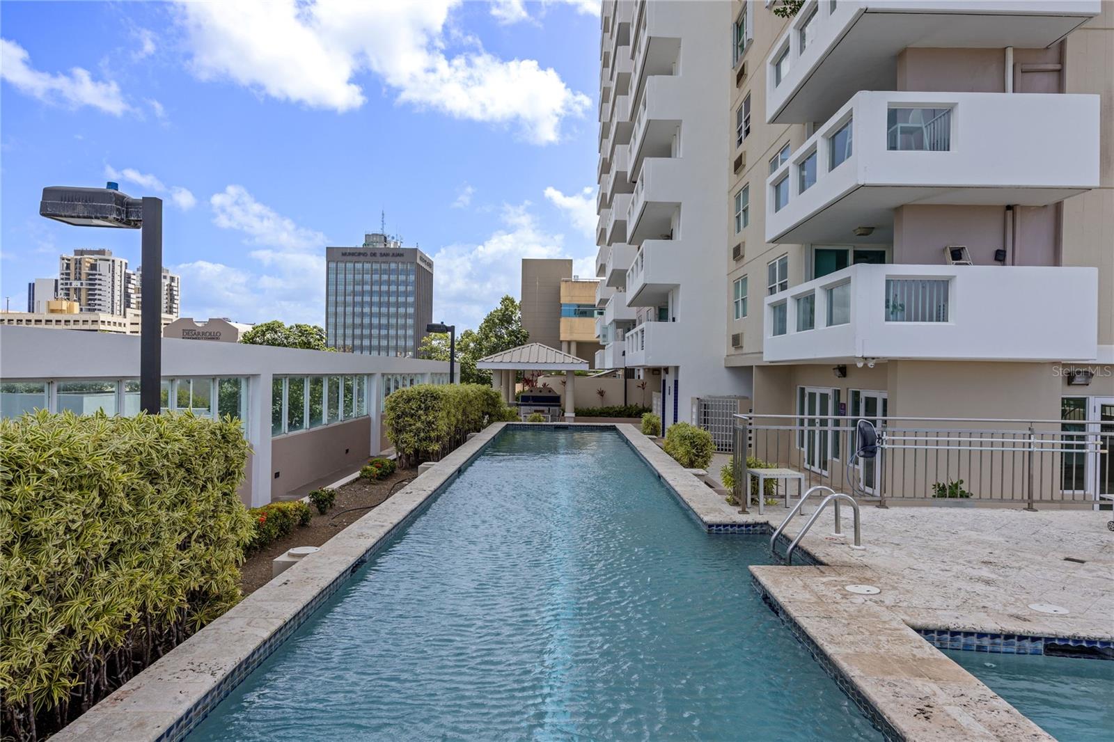 576 AVE. ARTERIAL B, COLISEUM TOWER #809