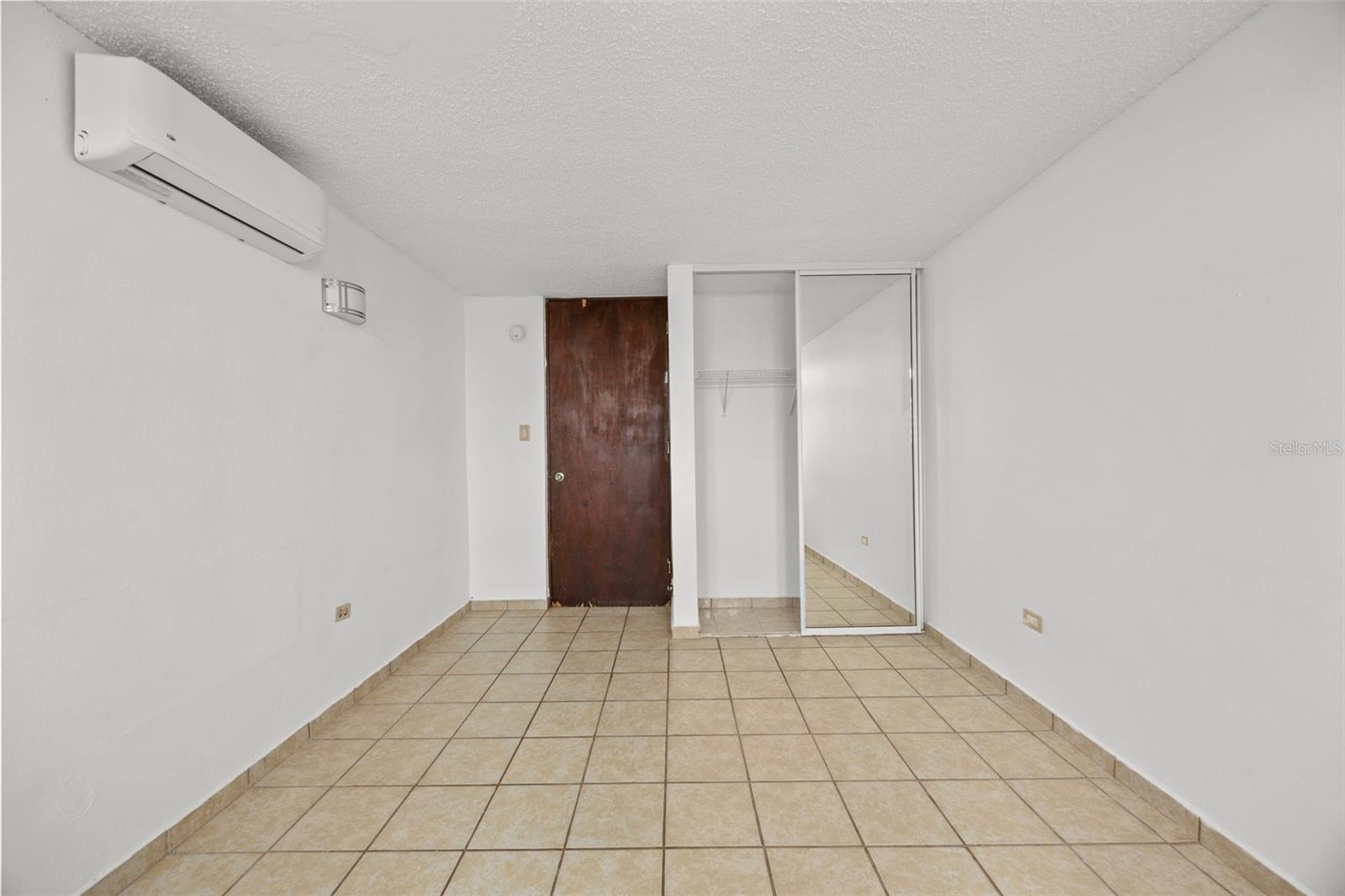 24 GABLES BREEZE