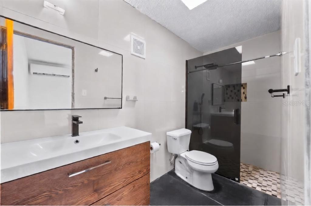 24 GABLES BREEZE