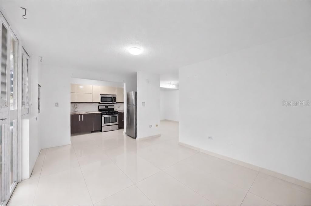 24 GABLES BREEZE