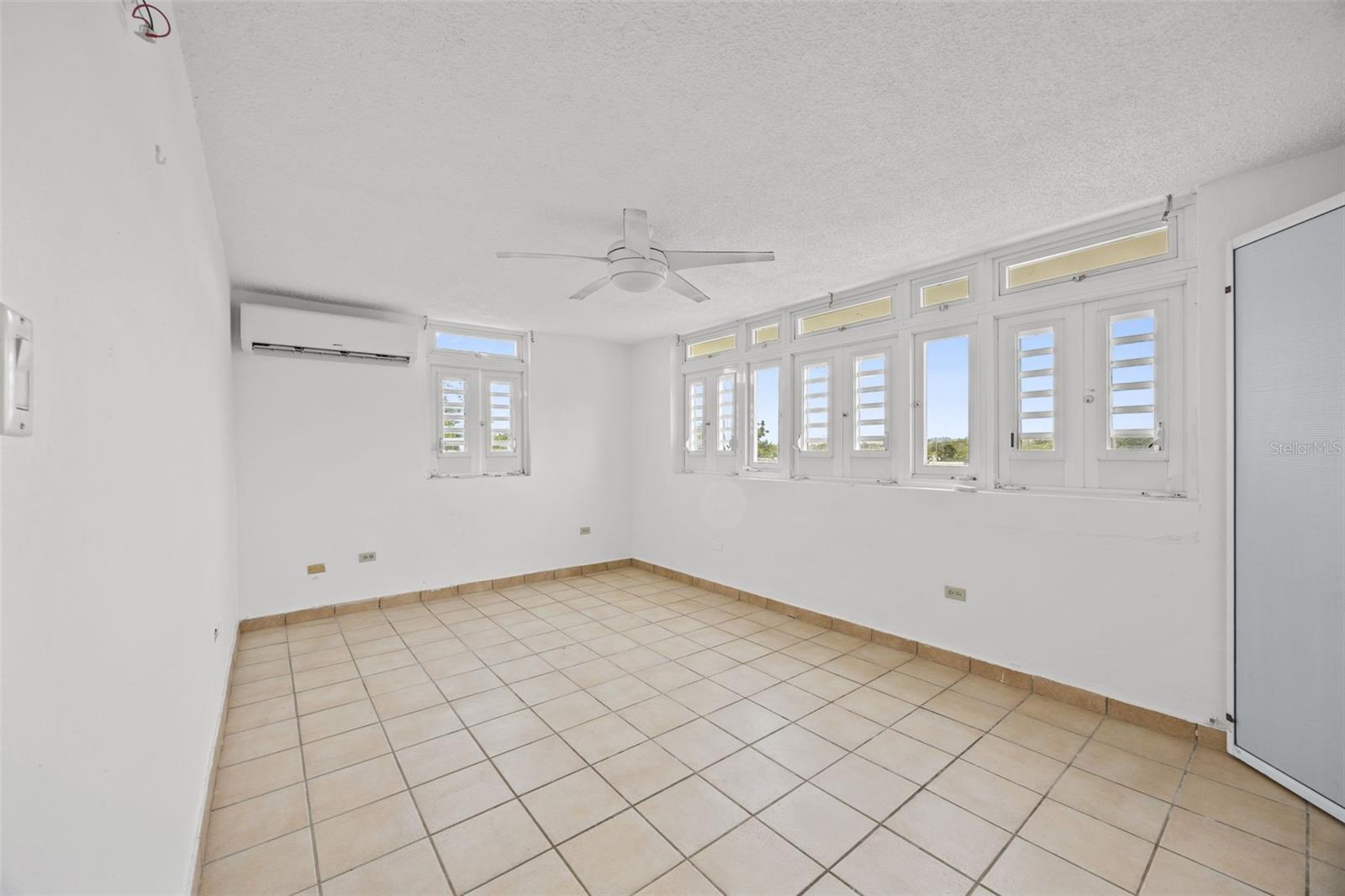 24 GABLES BREEZE