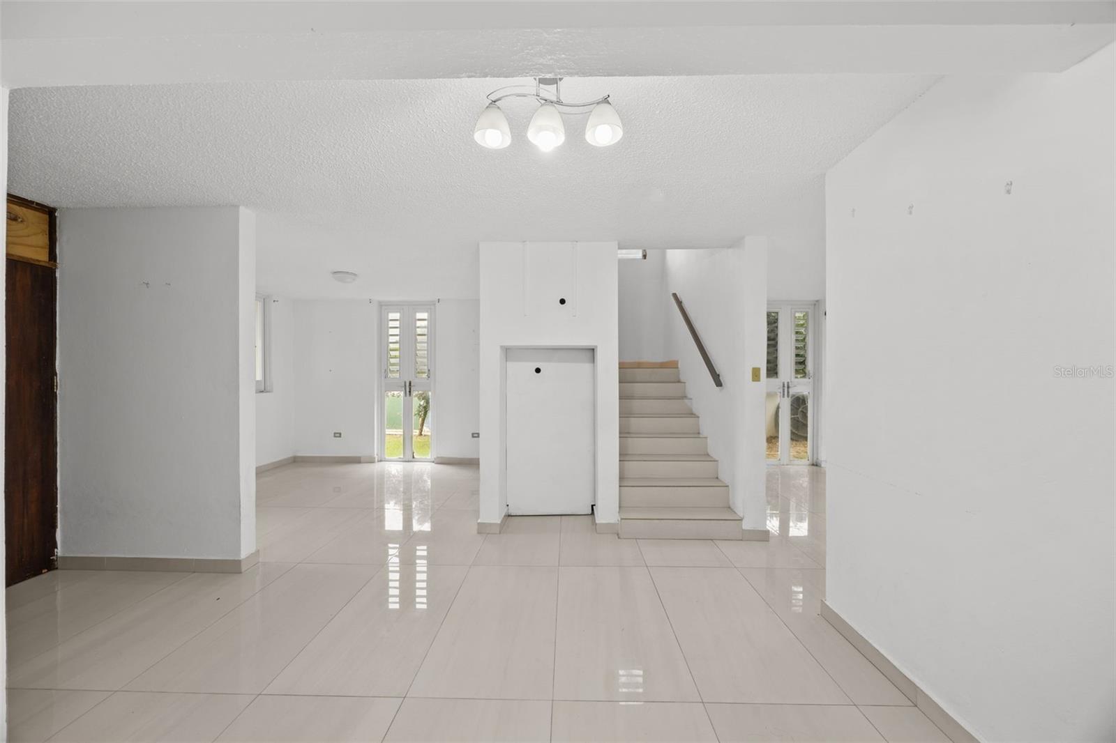 24 GABLES BREEZE