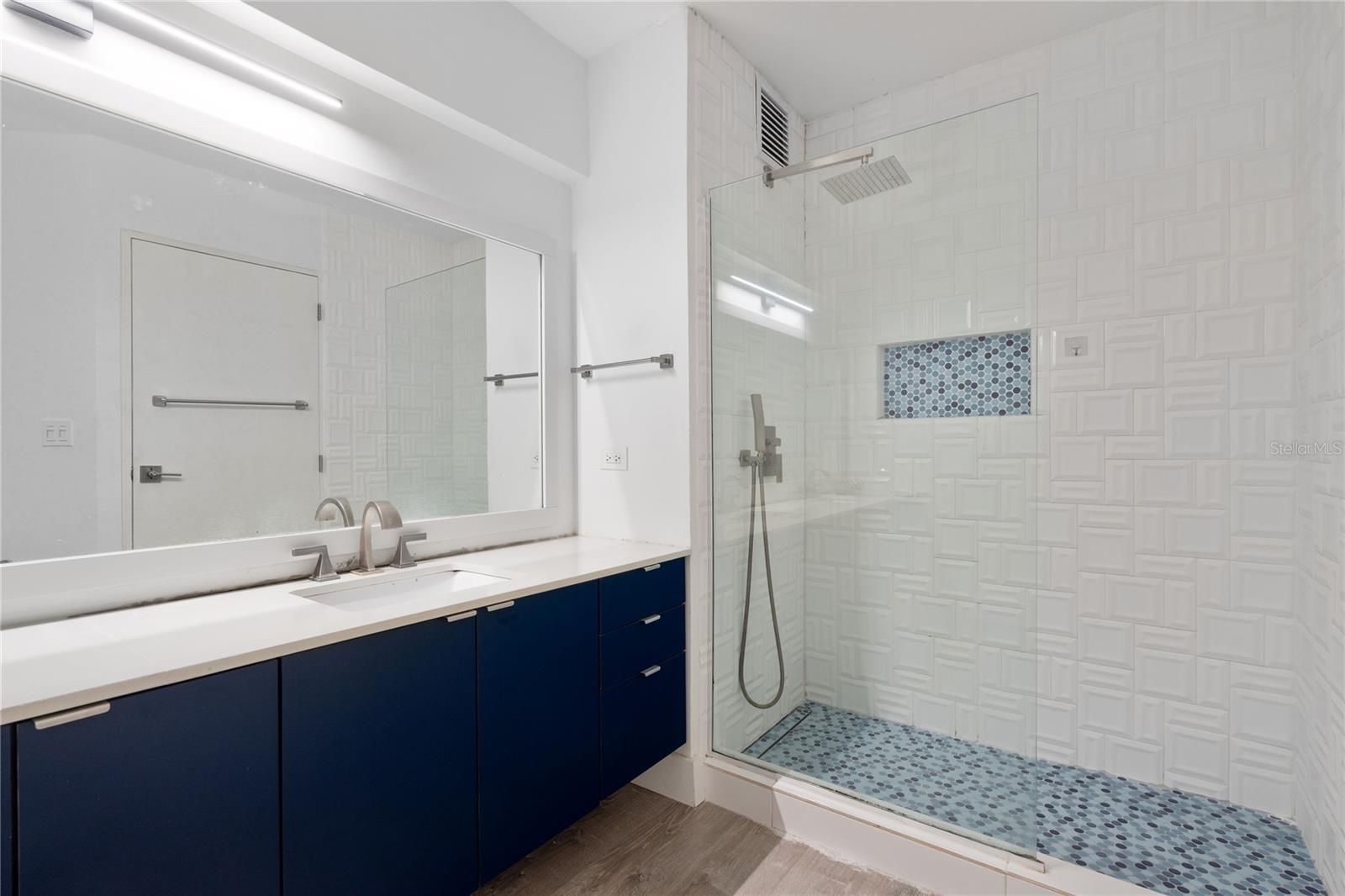 103 AVENIDA DE DIEGO #803N