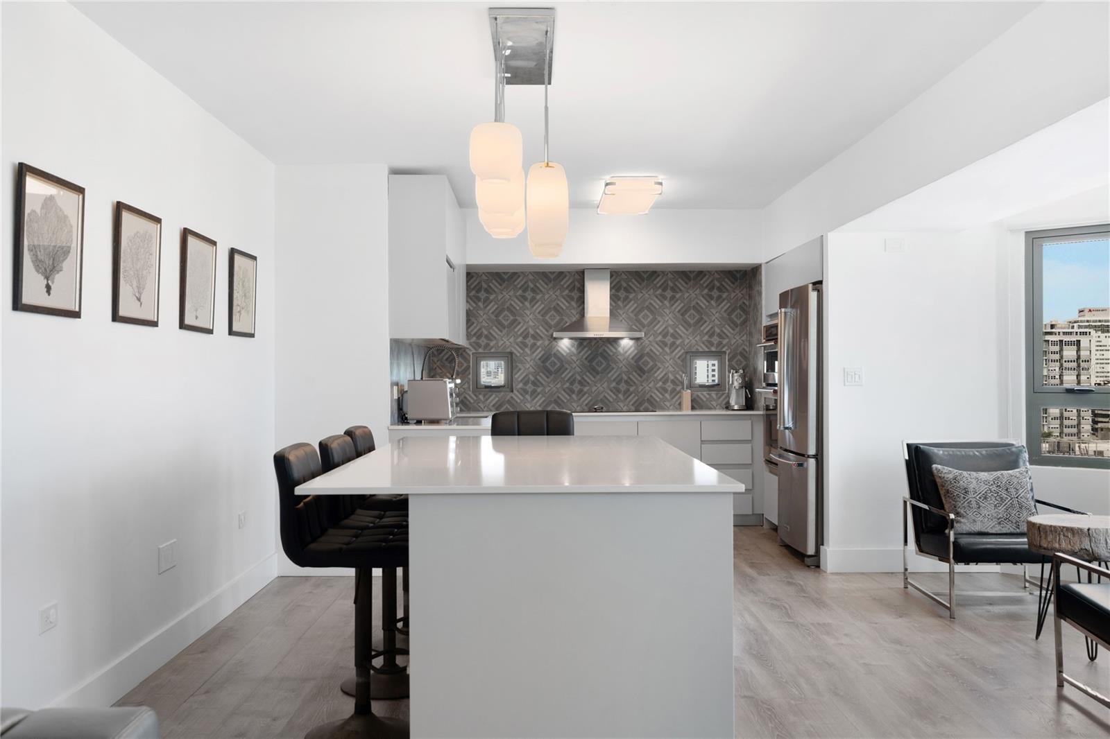 103 AVENIDA DE DIEGO #803N