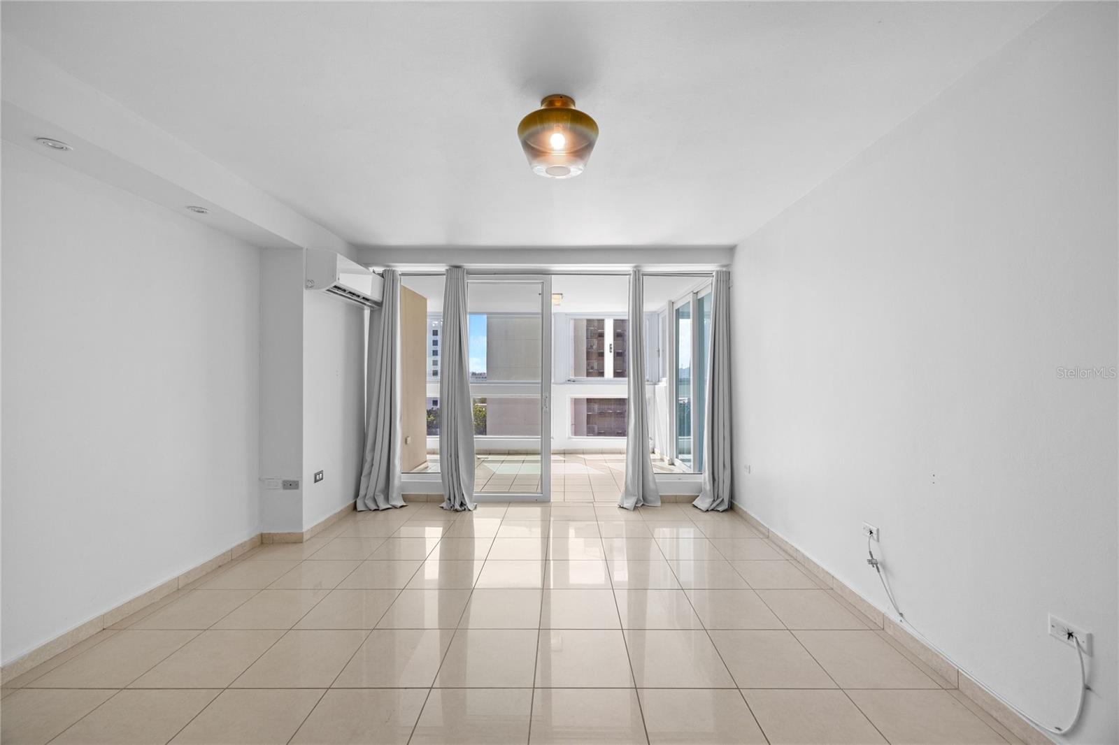 576 AVE. ARTERIAL B, COLISEUM TOWER #809