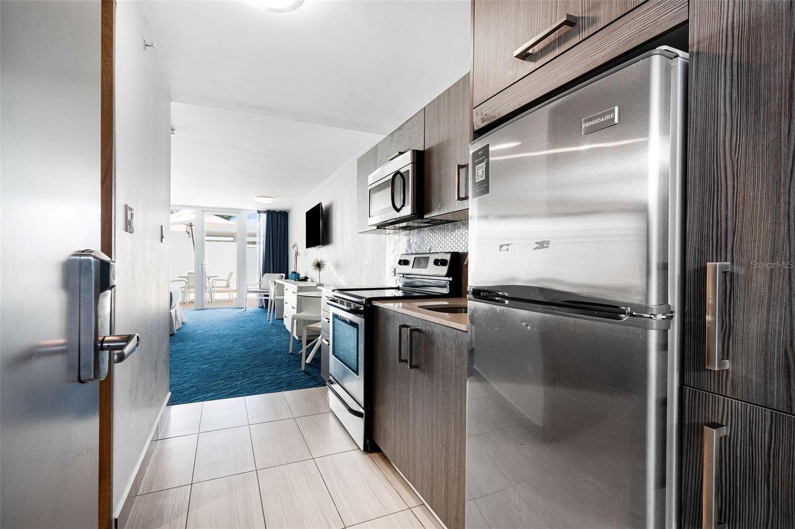 6165 ISLA VERDE AVE. #183