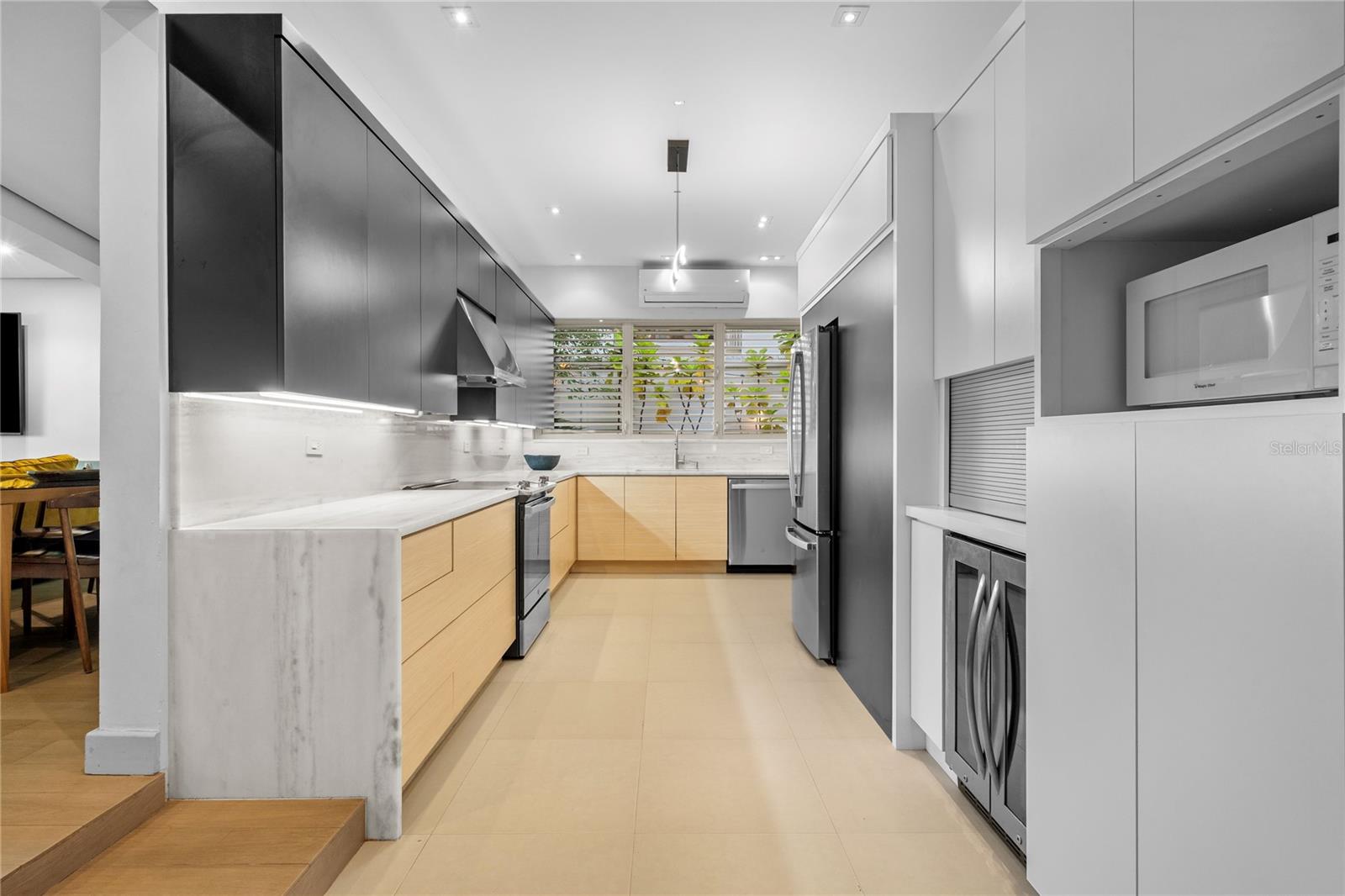 1215 CALLE LUCHETTI
