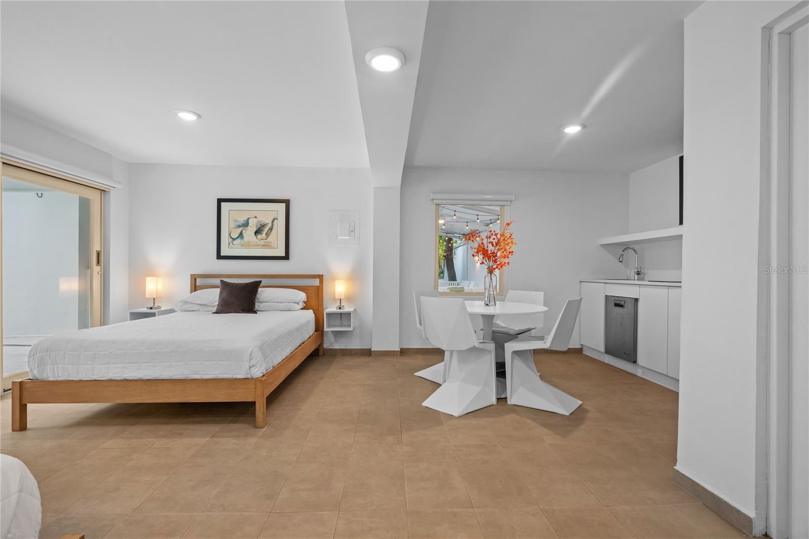 1215 CALLE LUCHETTI