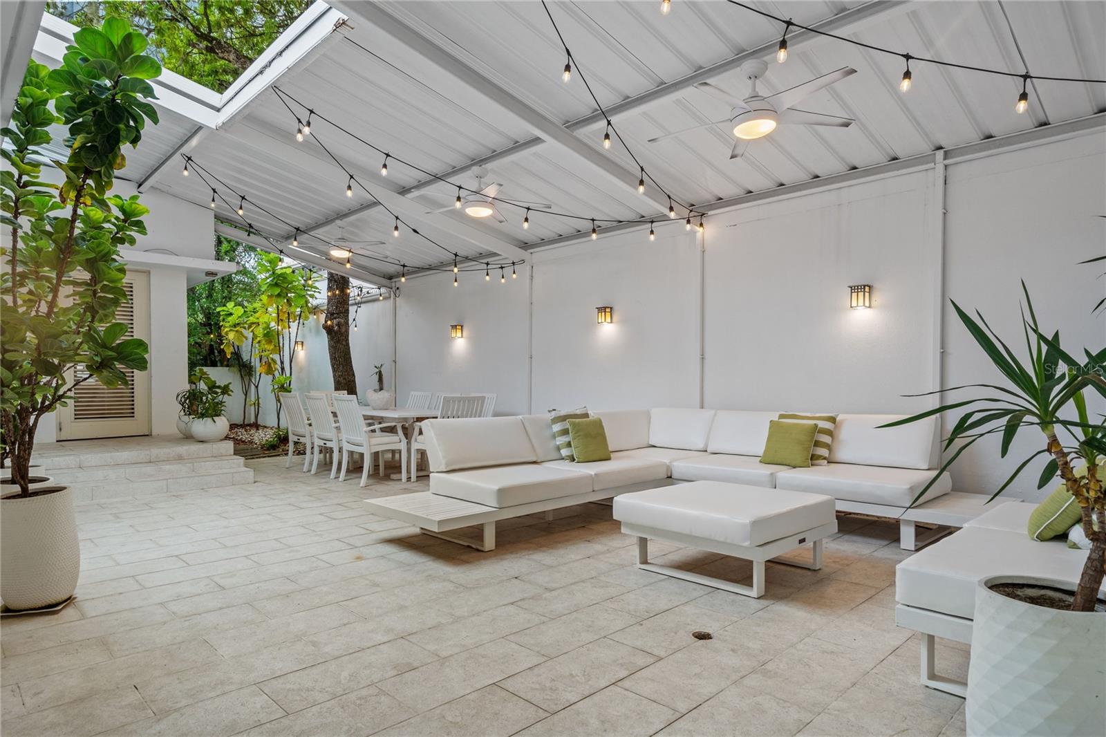 1215 CALLE LUCHETTI