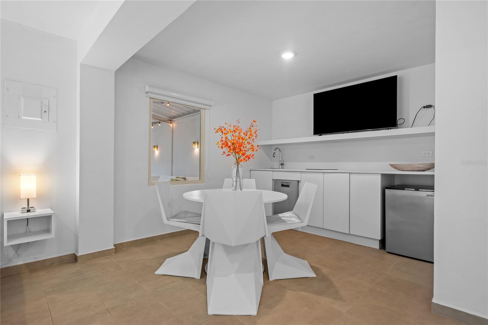 1215 CALLE LUCHETTI