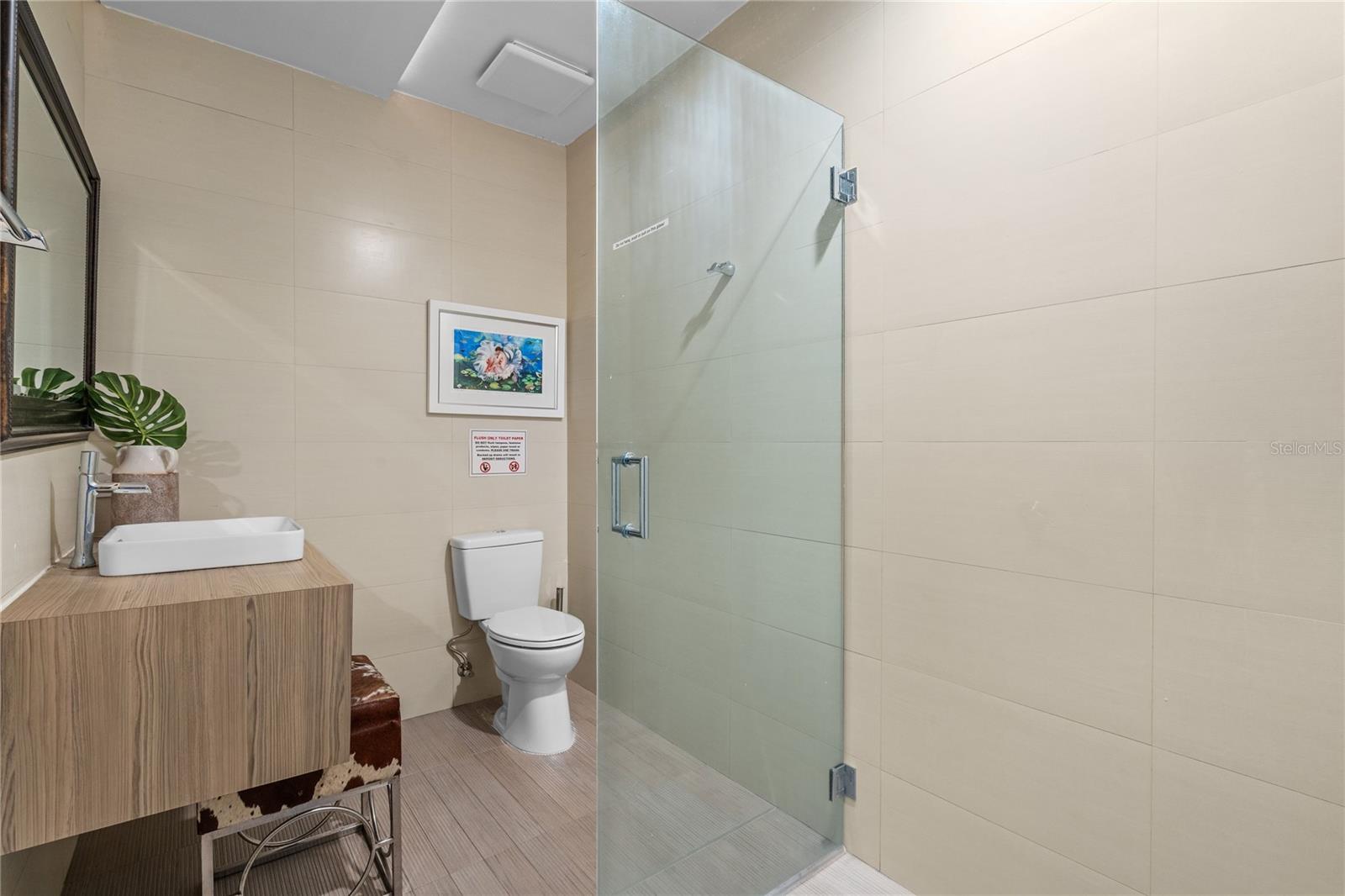 1215 CALLE LUCHETTI