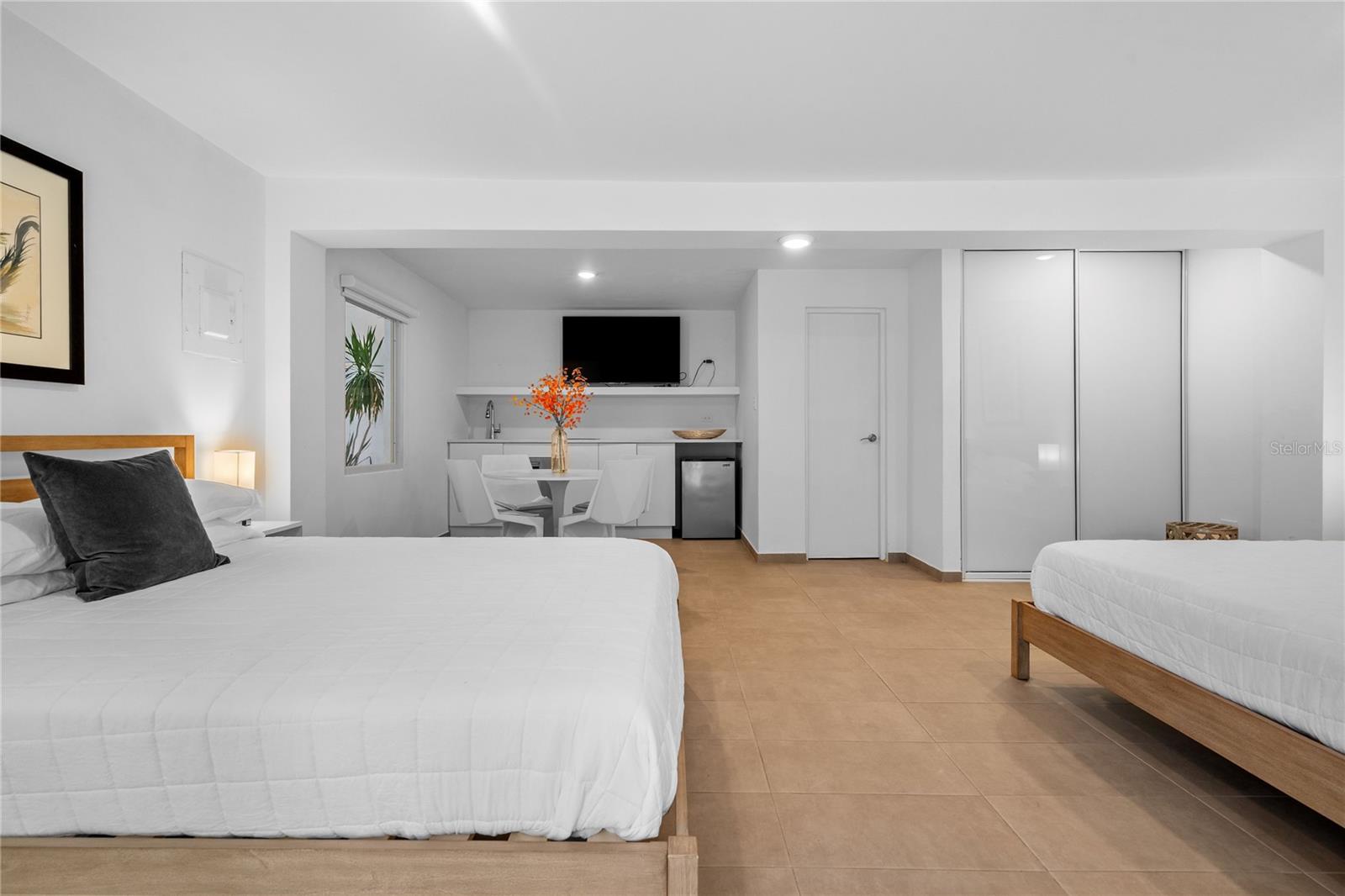 1215 CALLE LUCHETTI