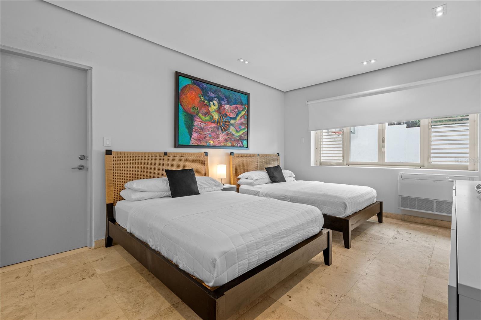 1215 CALLE LUCHETTI
