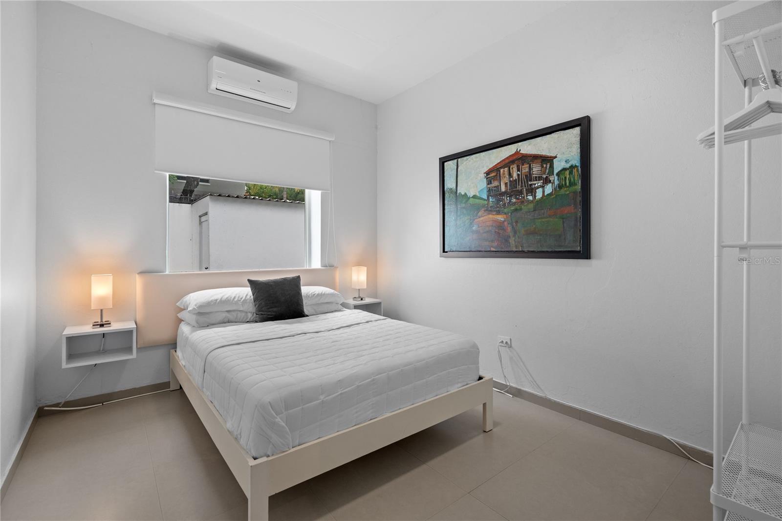 1215 CALLE LUCHETTI