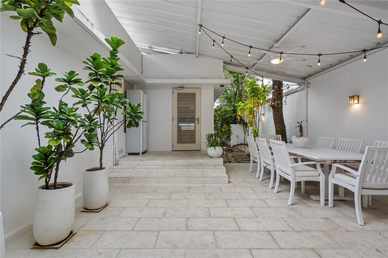 1215 CALLE LUCHETTI