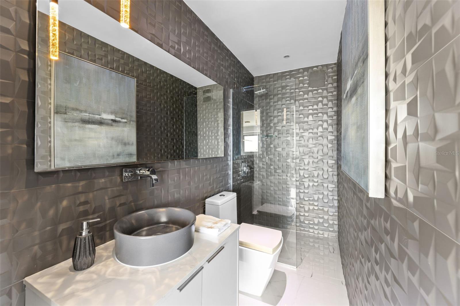 103 AVENIDA DE DIEGO #1906 South