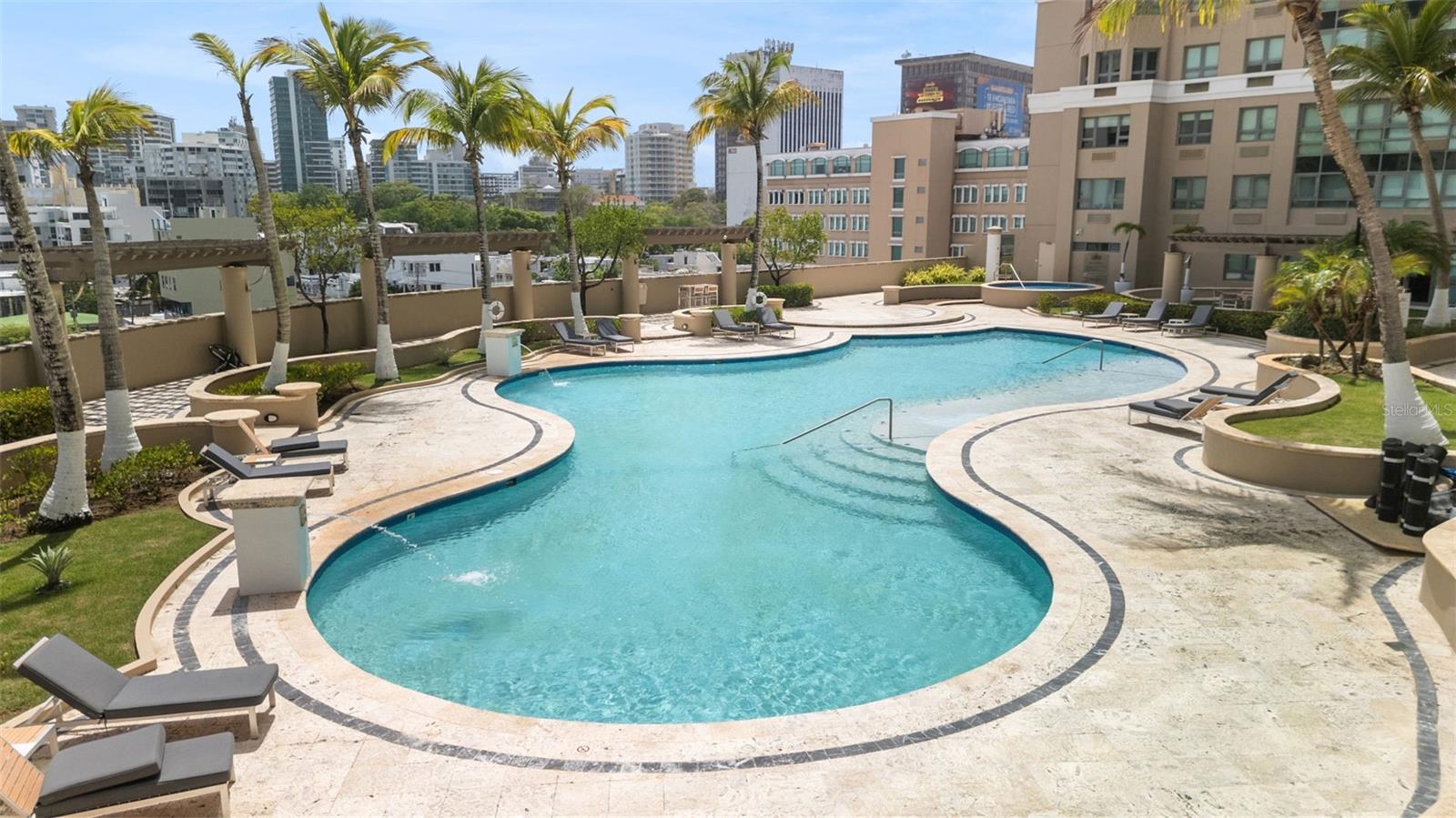 103 AVENIDA DE DIEGO #1906 South