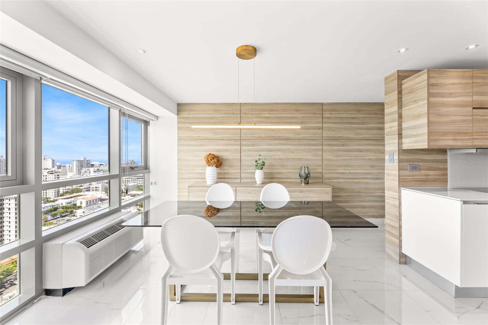 103 AVENIDA DE DIEGO #1906 South
